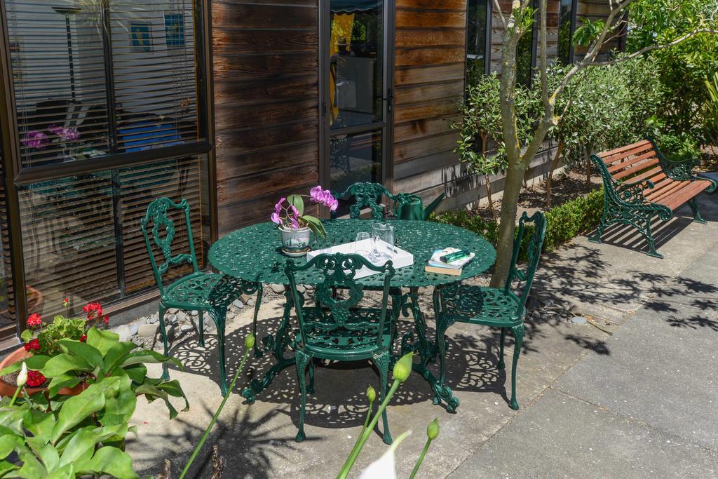 Absolute Beachfront B&B Napier Bagian luar foto